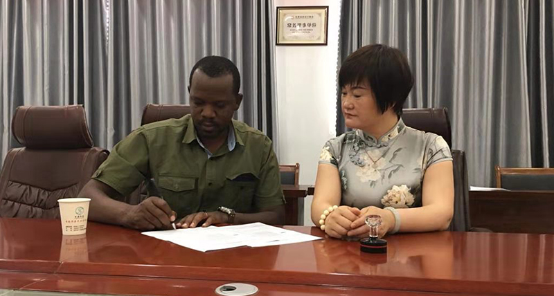 ''FengYuan'' signed with the Rwandan customer for 30 units flatbed semi-trailers